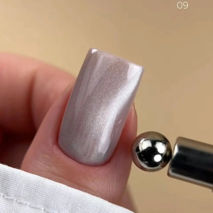 Esmalte en gel BIBLIOTEKA Cat Eye Nº09 Moon Veil 10ml - Blanco plateado