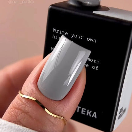 Esmalte en gel BIBLIOTEKA №019 Mist 10ml - Color gris suave