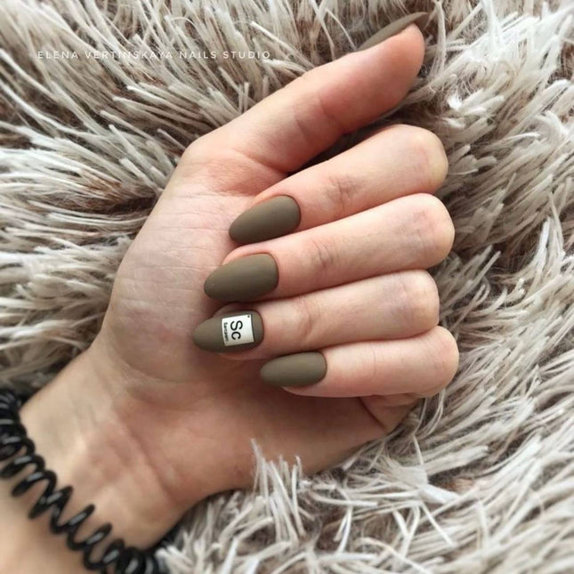 Esmalte en gel Desire №122 marrón grisáceo 8ml KARO