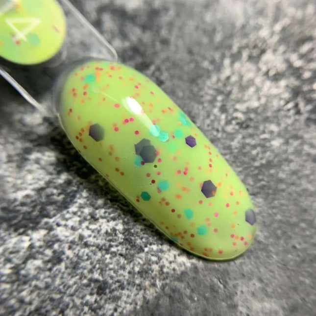 Luna Tutti Frutti Capa de base №14 Chartreuse con escamas decorativas coloridas 13ml