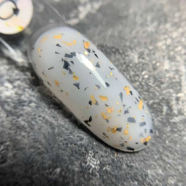 Luna Capa de base Mármol №10 Leche con pan de oro y negro 13ml