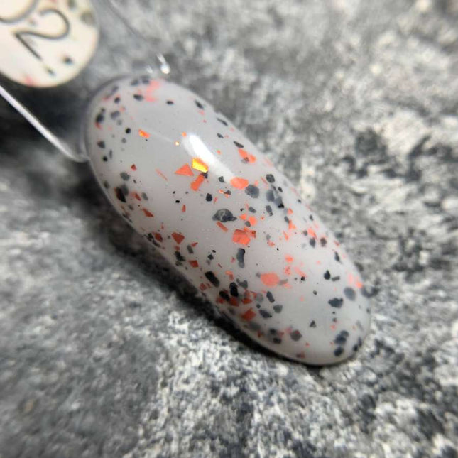 Luna Capa de base Mármol №02 Leche con papel negro y naranja 13ml
