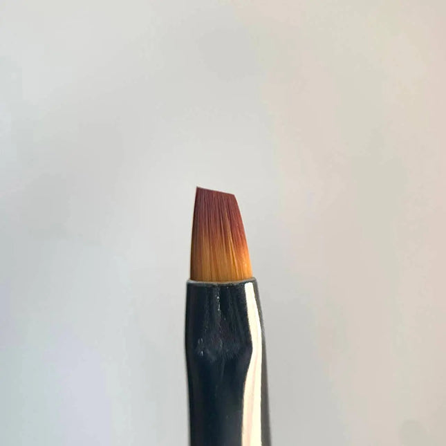 Cepillo para uñas inclinado OPI Kolinsky nº 4