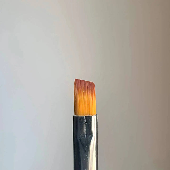 Cepillo para uñas inclinado OPI Kolinsky nº 8