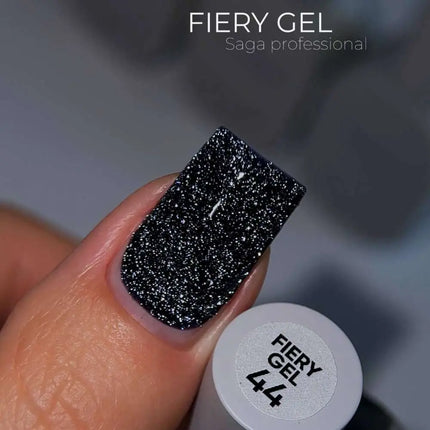 Esmalte en gel Saga Fiery №44 Negro con matiz azul 9ml